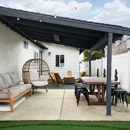 *Golden Getaway* 5 Beds / 8 Minutes To Downtown Villa